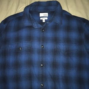 Blue/black flannel button up long sleeve shirt